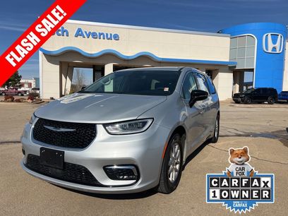 Used 2024 Chrysler Pacifica Touring-L