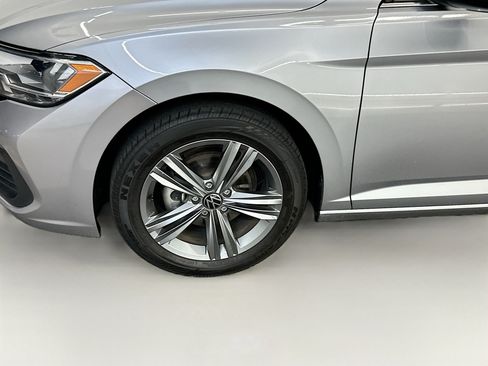 Used 2024 Volkswagen Jetta SE FWD image 11