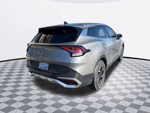 Used 2023 Kia Sportage LX image 3