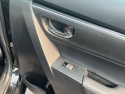 Used 2018 Toyota Corolla XLE FWD image 32