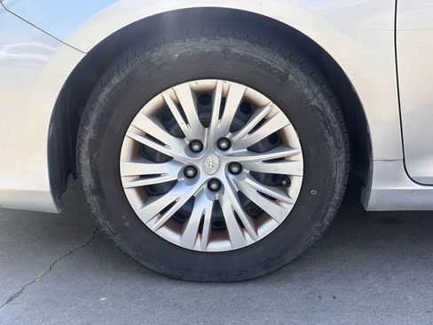 Used 2012 Toyota Camry LE image 11