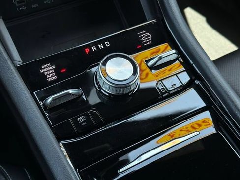 Used 2023 Jeep Grand Cherokee Overland w/ Luxury Tech Group IV AWD/4WD image 14