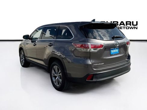 Used 2015 Toyota Highlander Plus FWD image 5