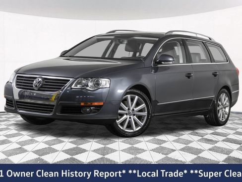 Used 2010 Volkswagen Passat Komfort FWD image 2