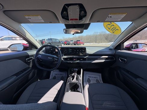 Used 2025 Kia K4 EX image 22