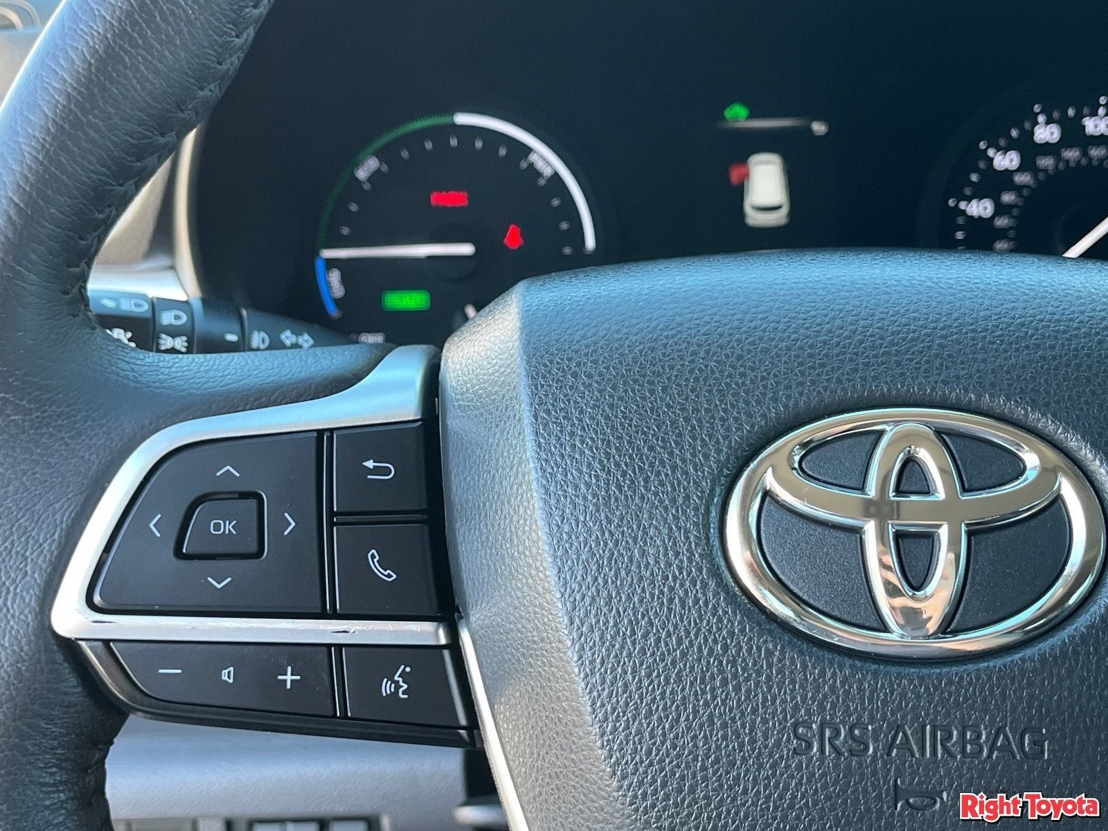 Certified 2024 Toyota Sienna XLE FWD image 23