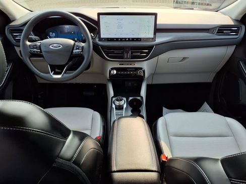 Used 2023 Ford Escape Platinum image 14