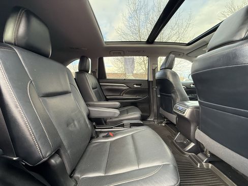 Used 2017 Toyota Highlander Limited image 38
