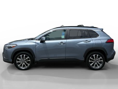 Used 2023 Toyota Corolla Cross XLE AWD/4WD image 2