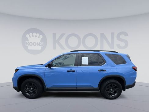 Used 2025 Honda Pilot TrailSport image 2