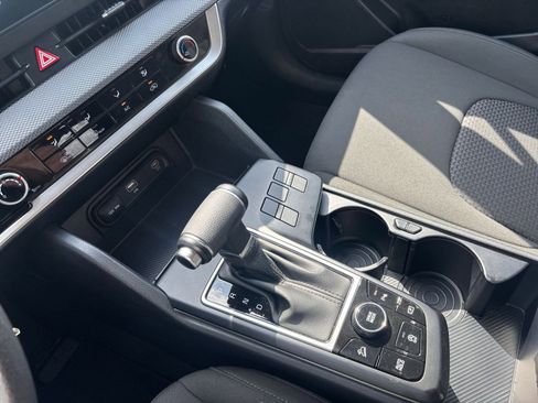 Used 2025 Kia Sportage LX image 40