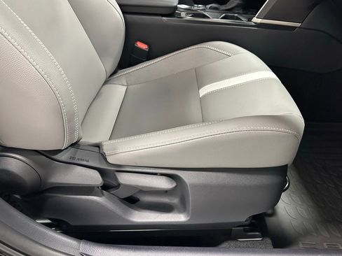 Used 2025 Toyota Camry SE image 58