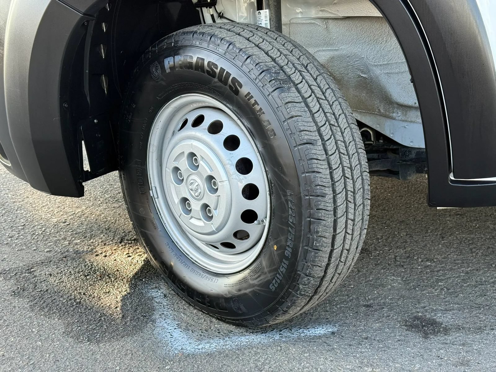 Used 2024 RAM ProMaster 2500 w/ Safety Group FWD image 11