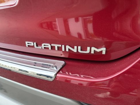 Used 2025 Toyota Highlander Platinum image 5