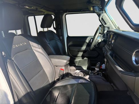 Used 2018 Jeep Wrangler Unlimited Sahara image 15