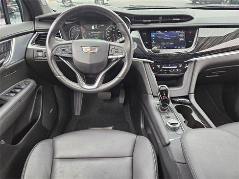 Certified 2025 Cadillac XT6 Premium Luxury image 11