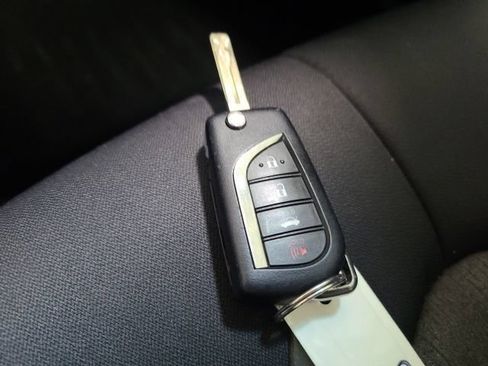 Used 2018 Toyota Camry LE FWD image 32