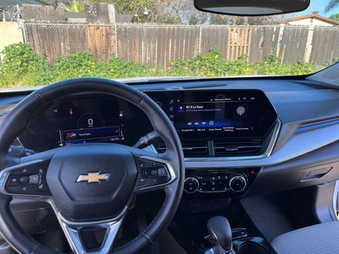 Used 2025 Chevrolet Trax LT w/ LT Convenience Package image 36