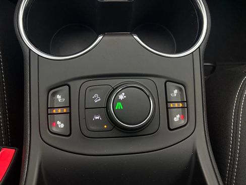 Used 2023 GMC Terrain SLE w/ Driver Convenience Package FWD image 26