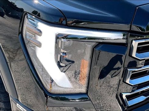 Used 2024 GMC Sierra 2500 AT4 w/ AT4 Premium Plus Package AWD/4WD image 33