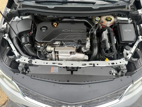 Used 2017 Chevrolet Cruze LS FWD image 18