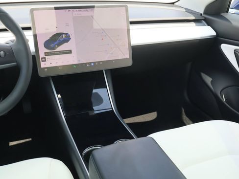 Used 2019 Tesla Model 3 Standard Range RWD image 10