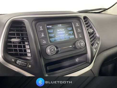 Used 2016 Jeep Cherokee Sport AWD/4WD image 2