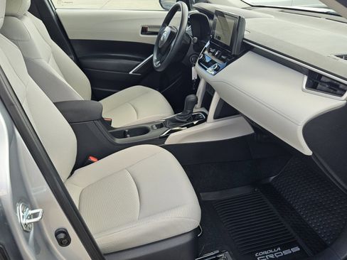 Certified 2025 Toyota Corolla Cross L image 11