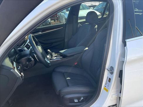 Used 2023 BMW 540i w/ Premium Package image 30