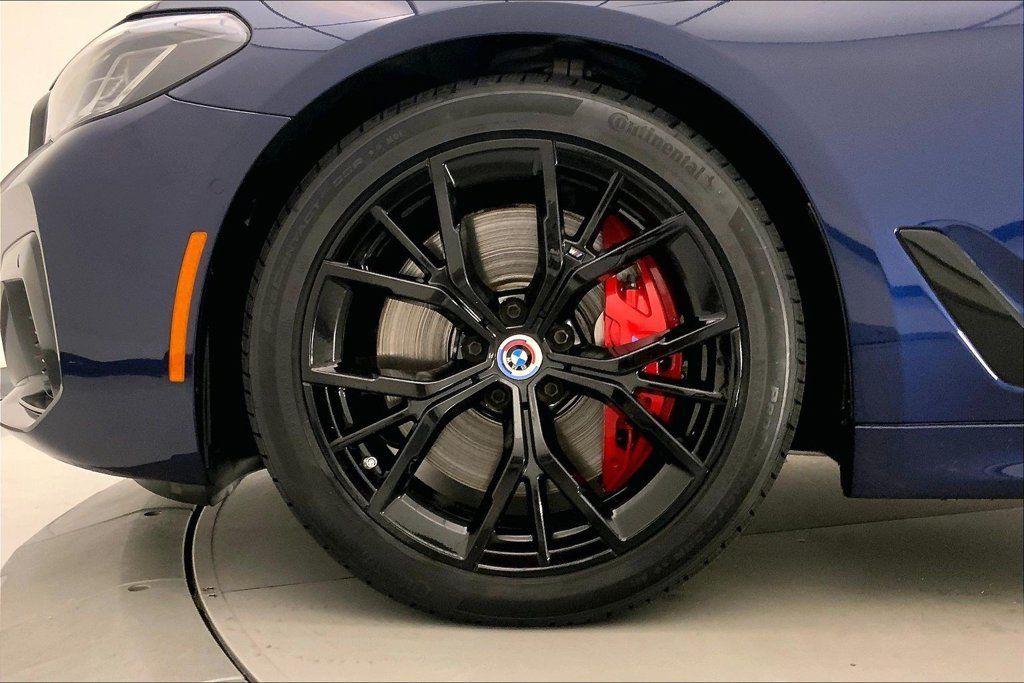 Used 2023 BMW M550i xDrive w/ Executive Package AWD/4WD image 8