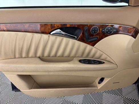 Used 2009 Mercedes-Benz E 350 4MATIC Sedan image 14