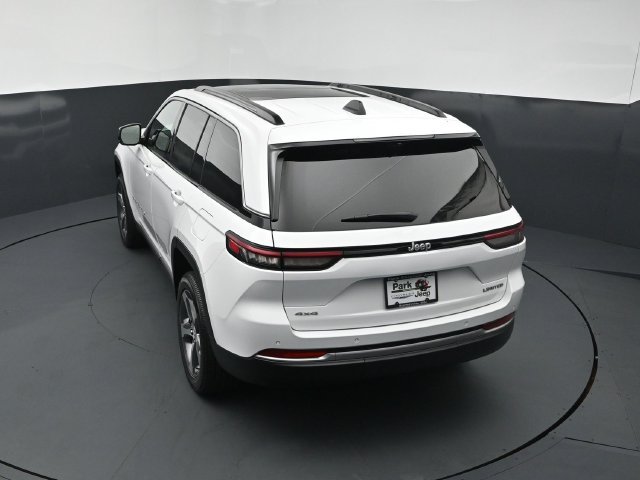 New 2026 Jeep Grand Cherokee Limited w/ Luxury Tech Group II AWD/4WD image 16