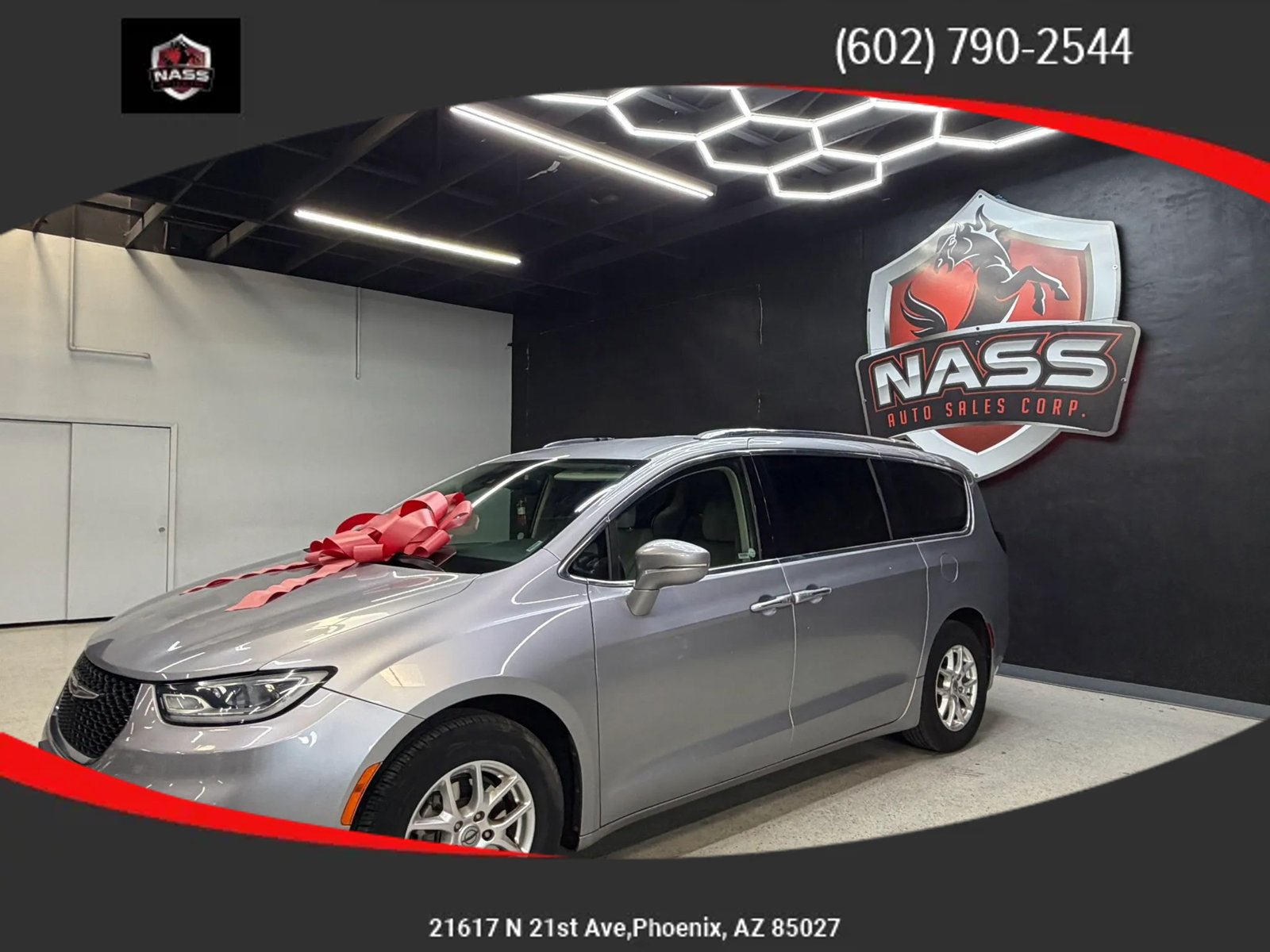 Used 2021 Chrysler Pacifica Touring-L FWD image 1