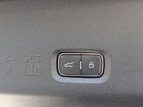 Used 2025 Ford Expedition Platinum AWD/4WD image 32