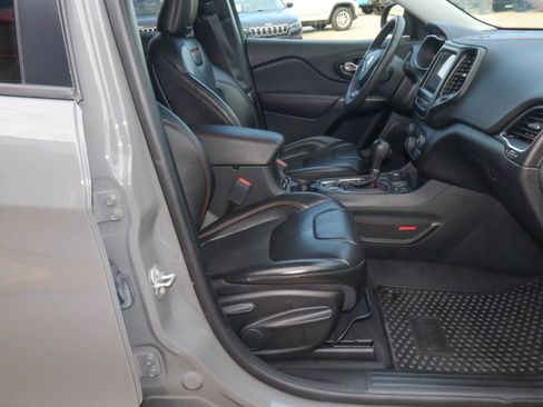 Used 2022 Jeep Cherokee Trailhawk w/ Technology Group B AWD/4WD image 25