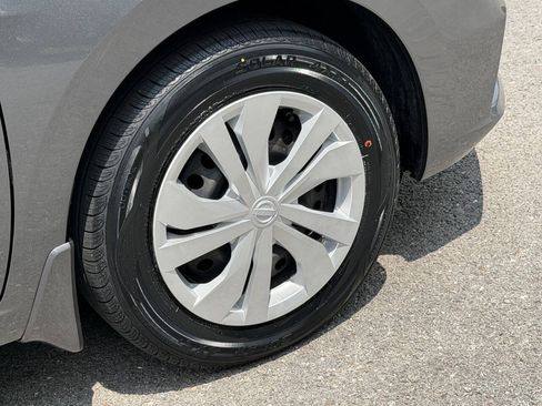 Used 2022 Nissan Versa S FWD image 8