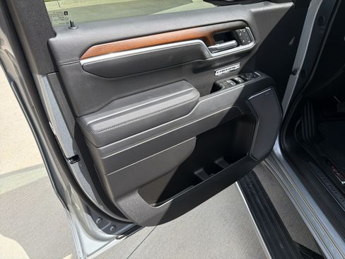 Used 2025 GMC Sierra 1500 Denali AWD/4WD image 14