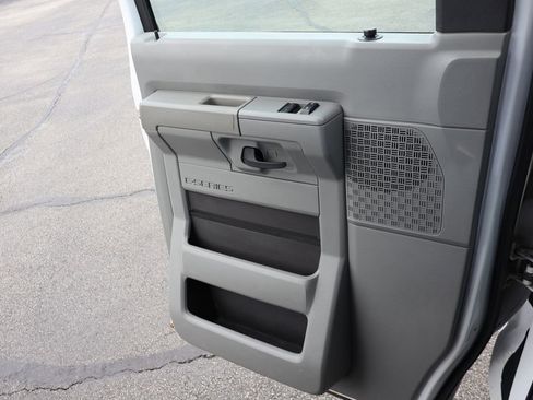 Used 2014 Ford E-450 and Econoline 450 Super Duty w/ Power Windows & Locks Group RWD image 19
