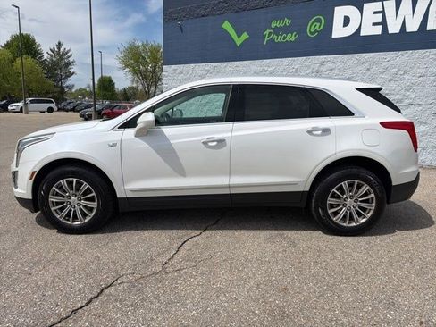 Used 2018 Cadillac XT5 Luxury w/ Driver Awareness Package AWD/4WD image 2