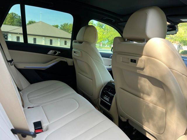 Used 2019 BMW X5 xDrive40i w/ Convenience Package AWD/4WD image 19