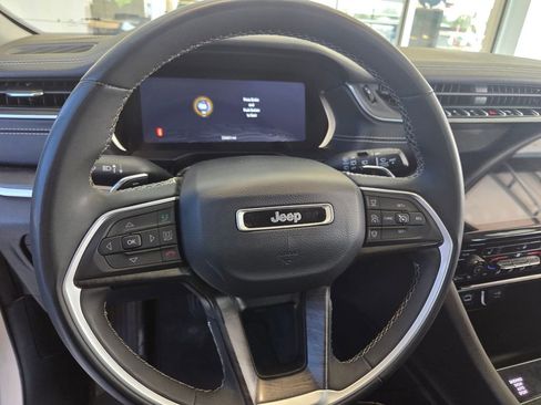 Used 2023 Jeep Grand Cherokee Limited AWD/4WD image 34