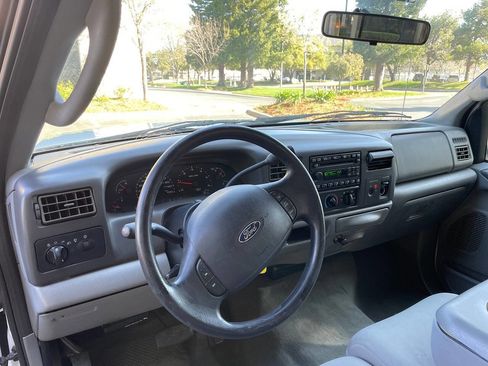 Used 2004 Ford F250 XLT image 12