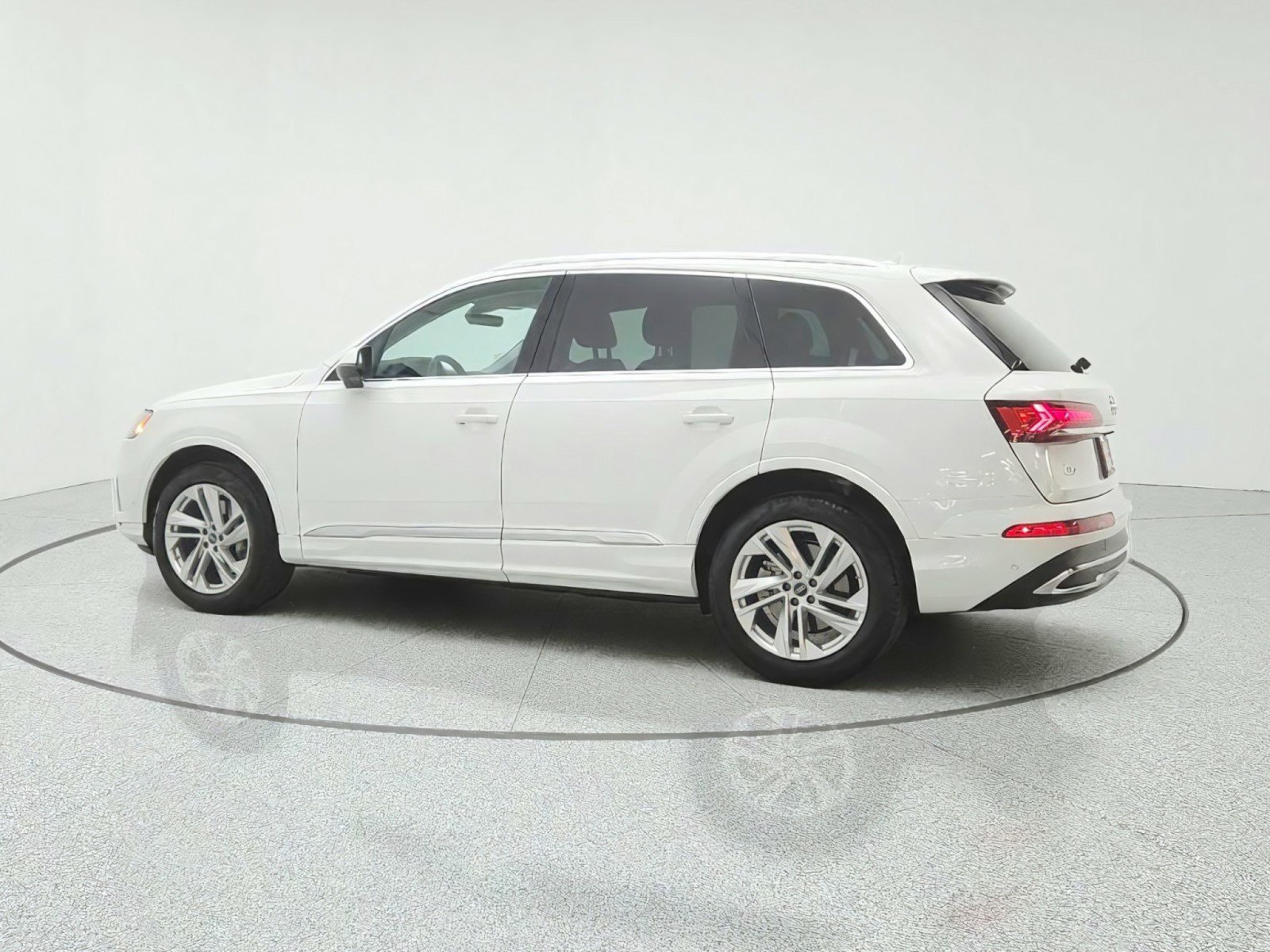 Used 2023 Audi Q7 2.0T Premium w/ Convenience Package AWD/4WD image 7