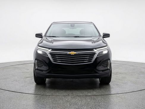 Used 2025 Chevrolet Equinox LT image 2