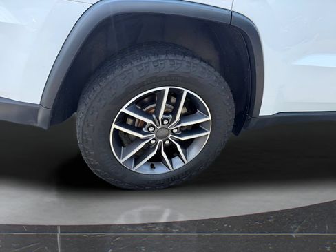 Used 2020 Jeep Grand Cherokee Laredo w/ Quick Order Package 2BN North AWD/4WD image 11
