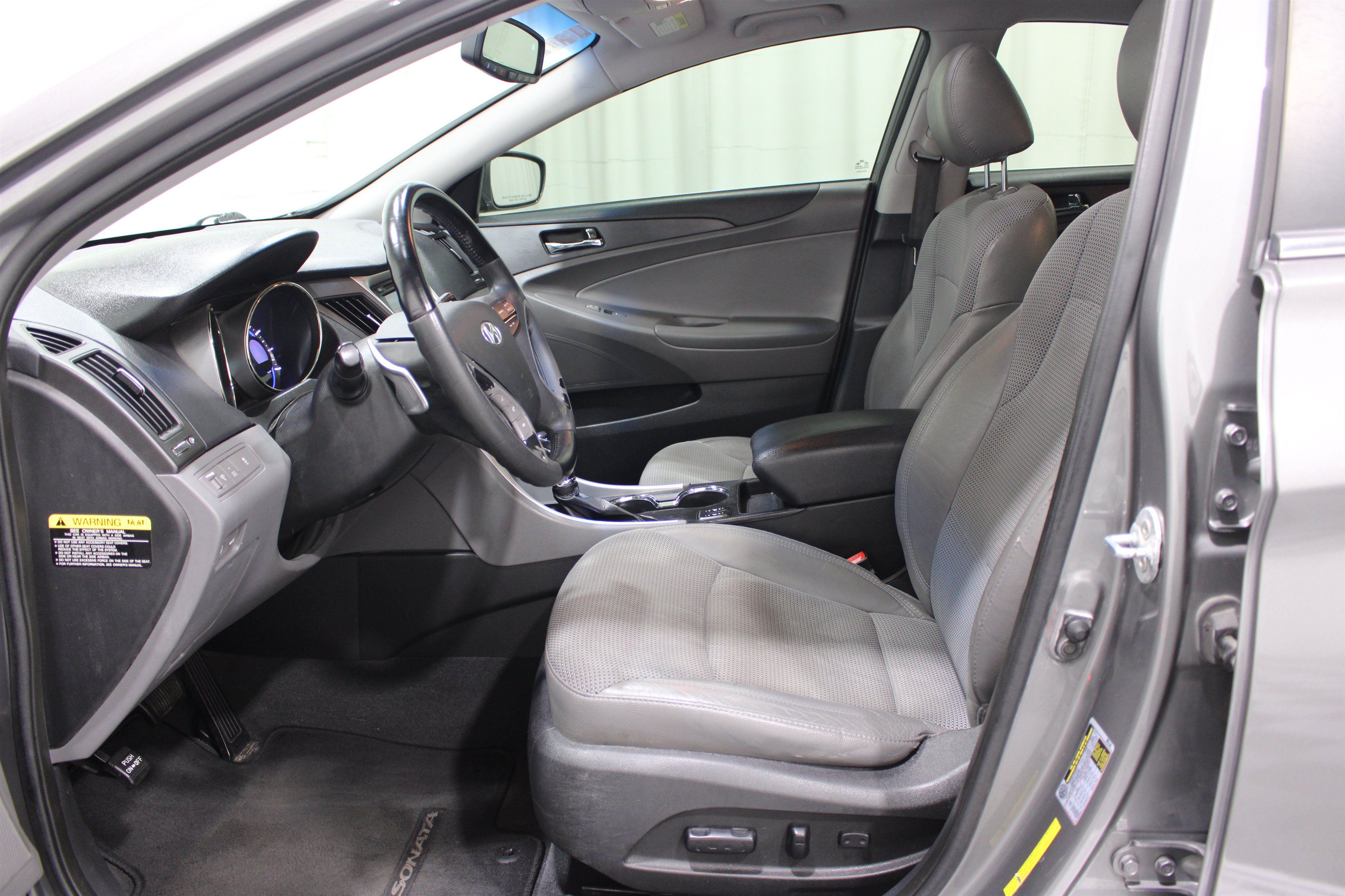 Used 2013 Hyundai Sonata SE w/ Navigation & Sunroof Pkg FWD image 3