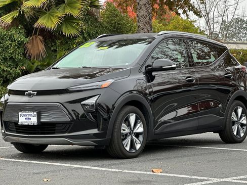 Used 2022 Chevrolet Bolt EUV LT w/ Convenience Package image 8