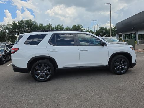 Used 2025 Honda Pilot Sport image 9