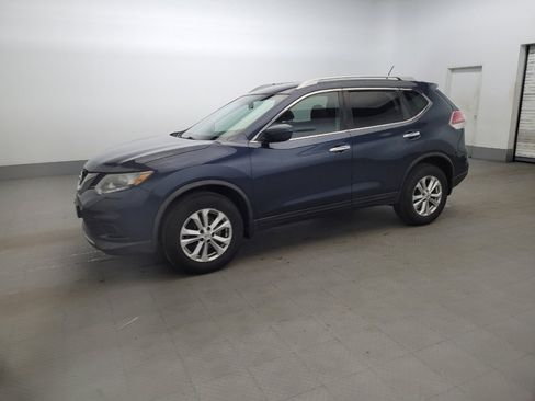 Used 2016 Nissan Rogue SV image 2
