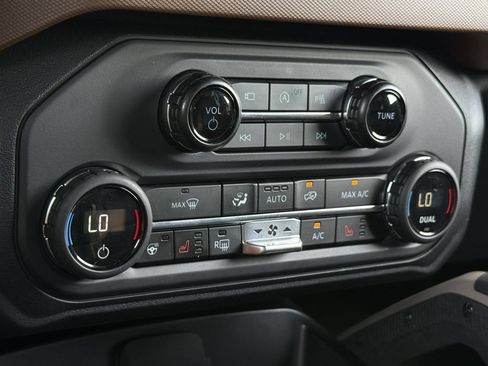 Used 2024 Ford Bronco Outer Banks AWD/4WD image 21